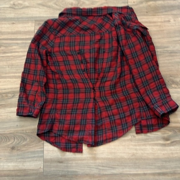 ELIZABETH AND JAMES PLAID TOP MEDIUM - Picture 3 of 4